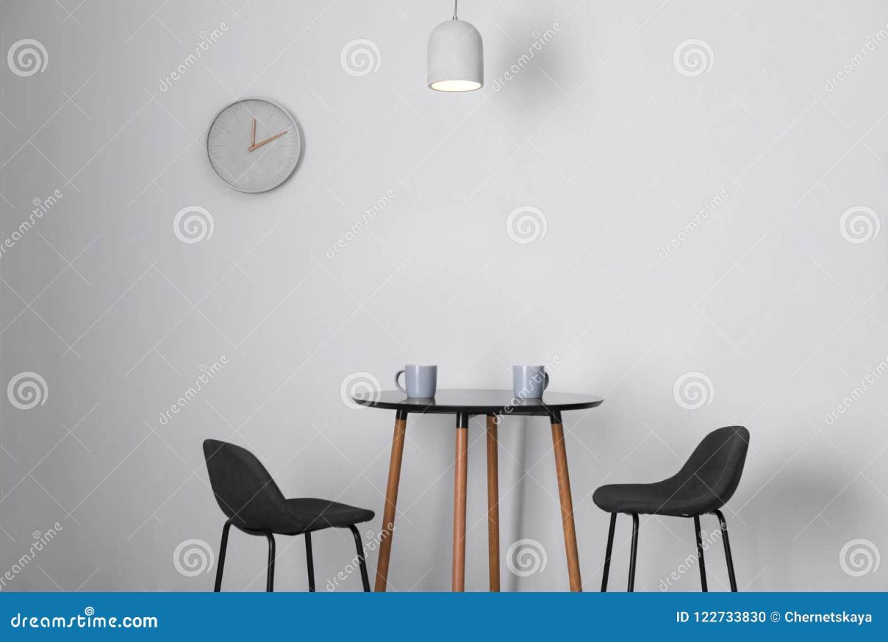 How to Match a Clock with Your Room Style